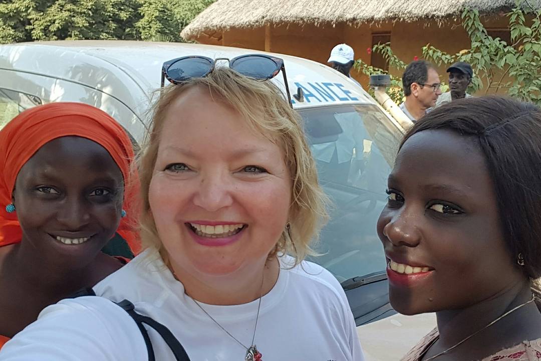 Remise des clés du véhicule sanitaire au dispensaire du village d'Enampore 