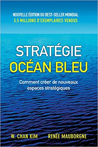 Stratégie océan bleu: Comment créer de nouveaux espaces stratégiques Broché – 